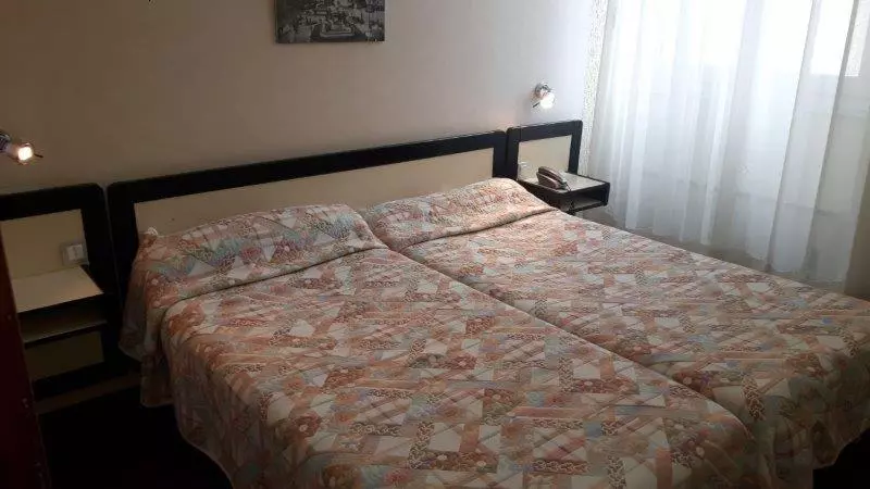 هتل Des 3 Marchands