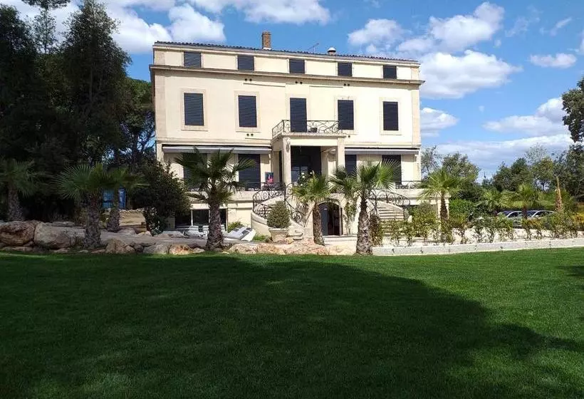 فندق Hôtel Le Mas De Couran