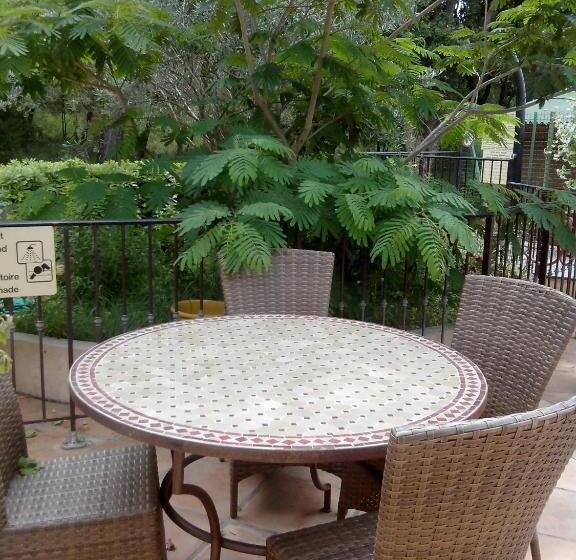 Отель Hôtel Les Palmiers