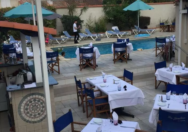 Le Galion Hotel Et Restaurant Canet Plage   Logis