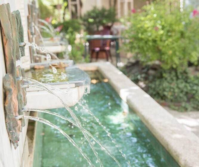 هتل Le Grand Paris