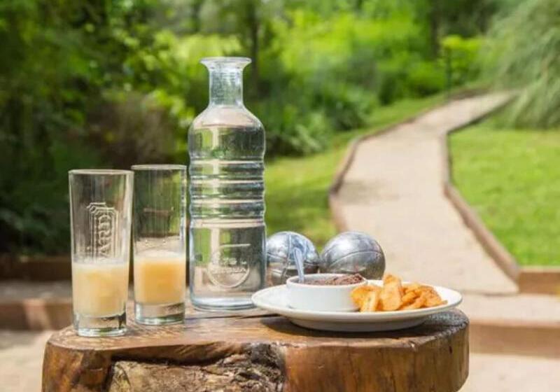 هتل Les Messugues