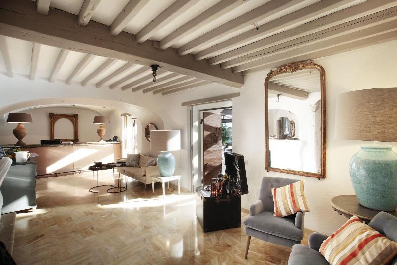 هتل Les Messugues