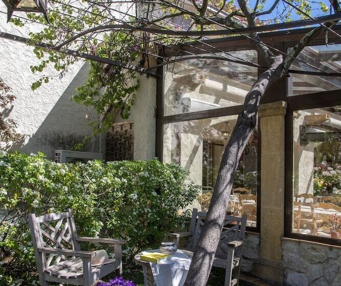 هتل Les Messugues