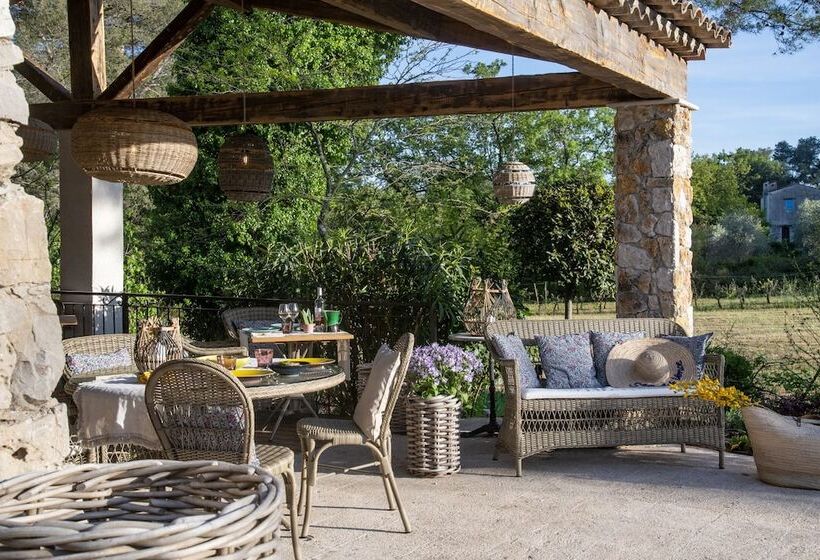 هتل Les Messugues