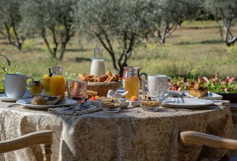 هتل Les Messugues