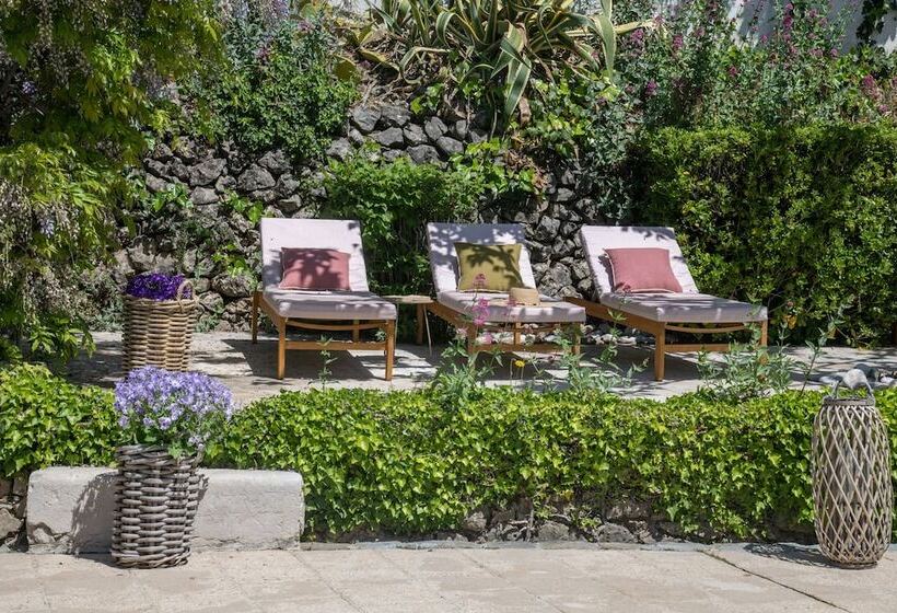 هتل Les Messugues