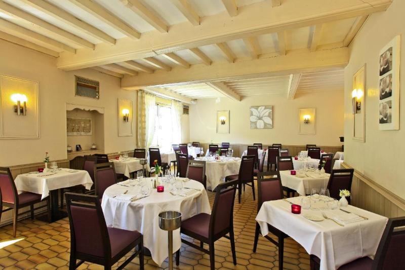 酒店 Logis Hôtel Restaurant La Vieille Auberge, Art And Gallery