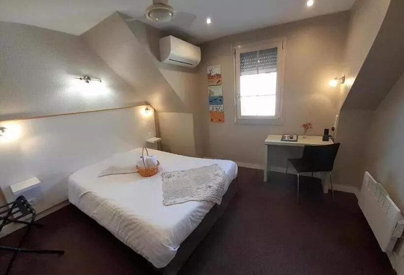 호텔 Logis Hôtel Restaurant La Vieille Auberge, Art And Gallery