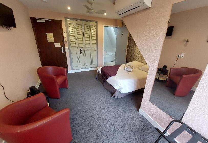 酒店 Logis Hôtel Restaurant La Vieille Auberge, Art And Gallery