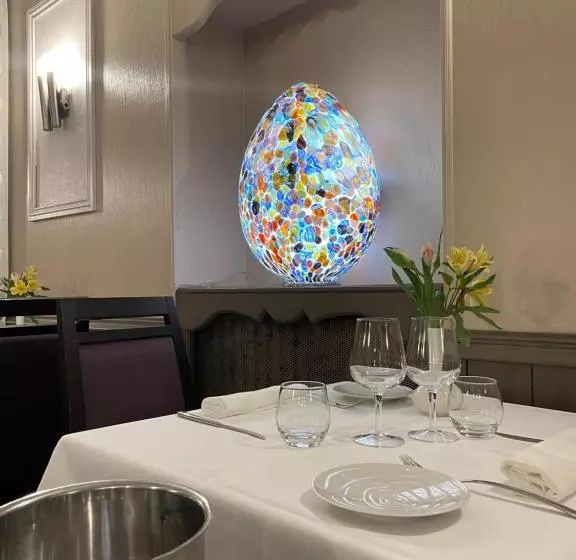 호텔 Logis Hôtel Restaurant La Vieille Auberge, Art And Gallery