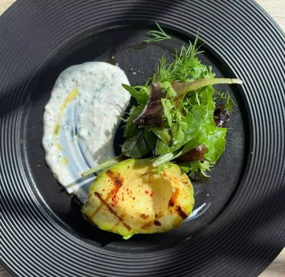 호텔 Logis Hôtel Restaurant La Vieille Auberge, Art And Gallery