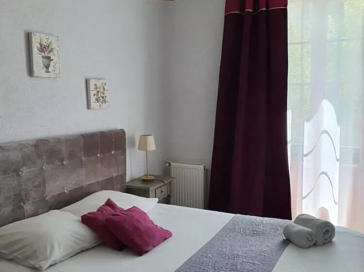 Отель Ma Petite Auberge