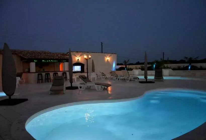 Le Mas De La Feniere