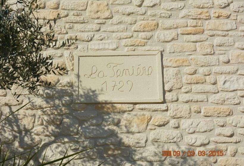 Le Mas De La Feniere