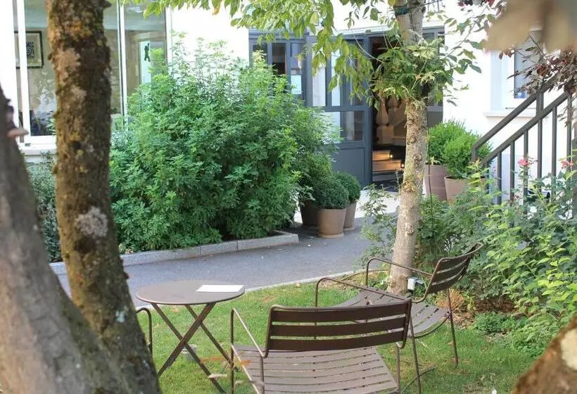 Отель Hôtel Jardin Le Pasteur