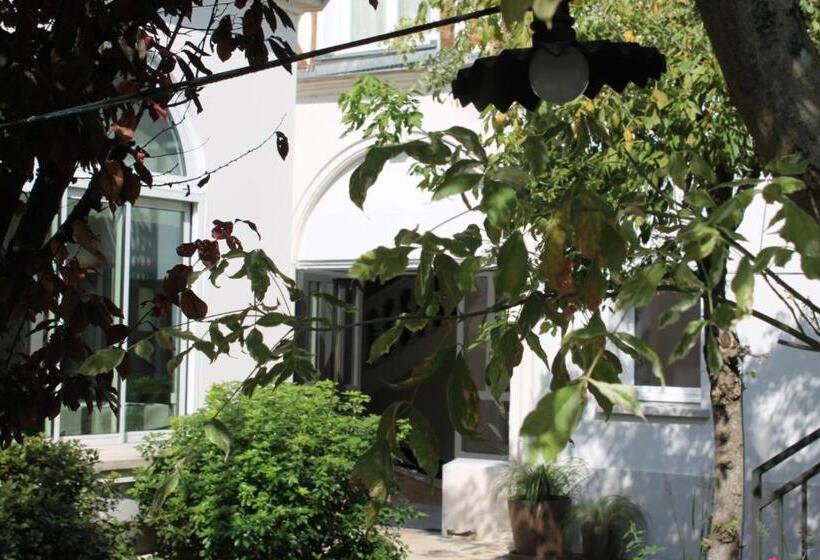 فندق Hôtel Jardin Le Pasteur