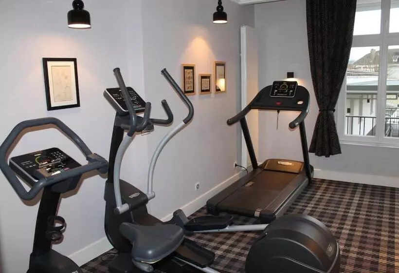 Отель Hôtel Jardin Le Pasteur