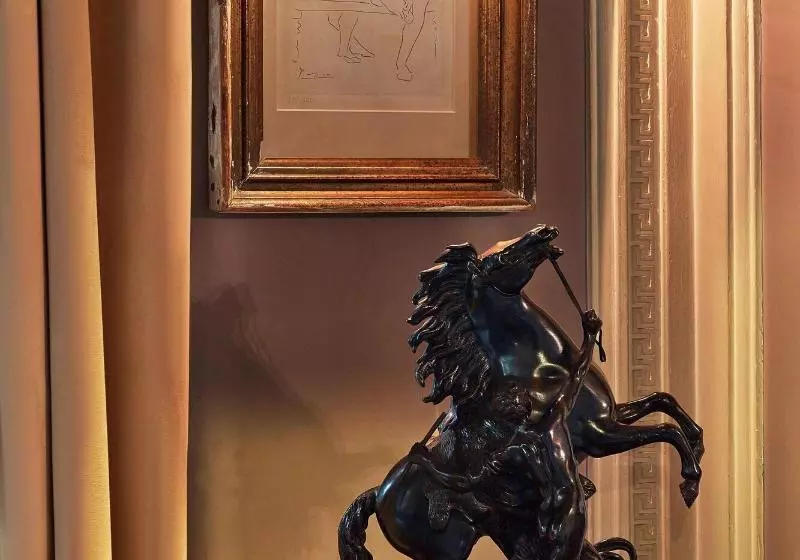 Hotel Le Dokhan S Paris Arc De Triomphe, A Tribute Portfolio