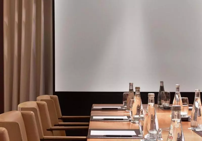 Hotel Le Metropolitan Paris Tour Eiffel, A Tribute Portfolio