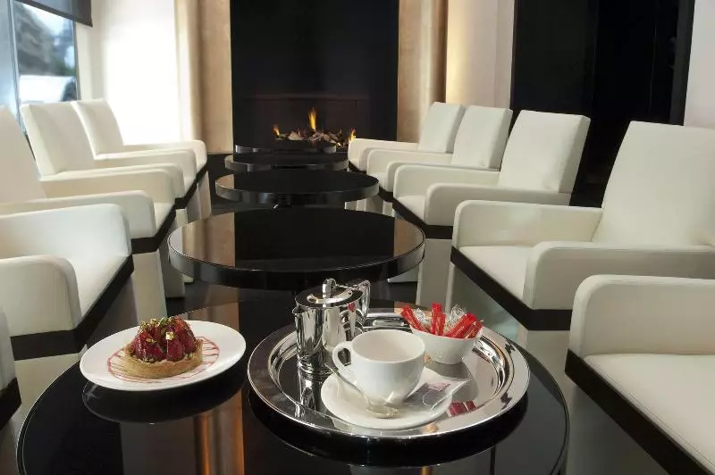 Hotel Le Metropolitan Paris Tour Eiffel, A Tribute Portfolio