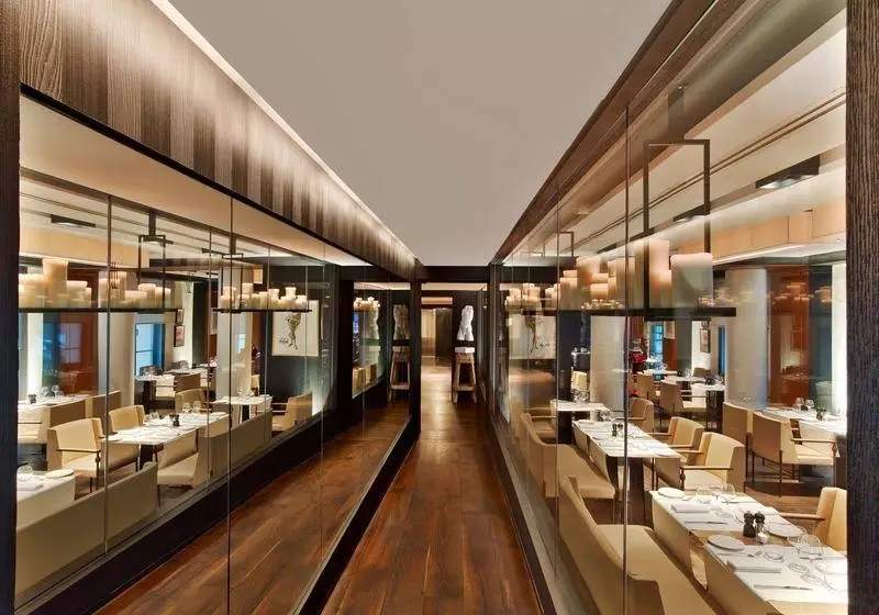 Hotel Le Metropolitan Paris Tour Eiffel, A Tribute Portfolio