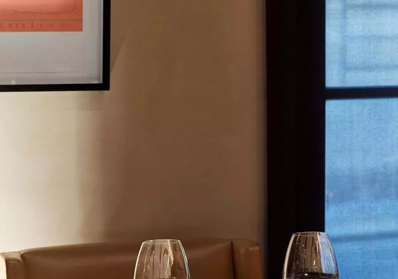 Hotel Le Metropolitan Paris Tour Eiffel, A Tribute Portfolio