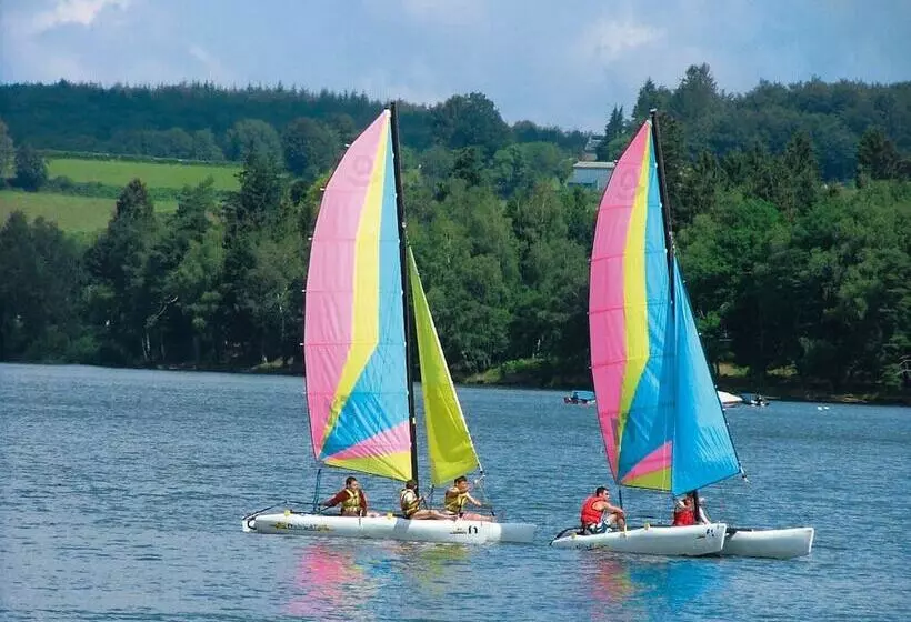 Отель Le Relais Des Lacs Bourgogne Morvan