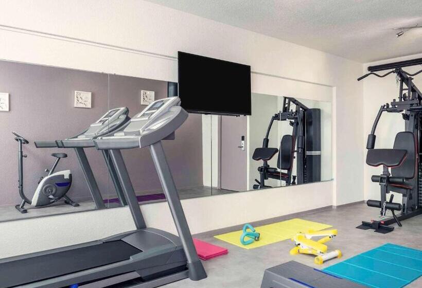 هتل Mercure Paris Le Bourget Aeroport