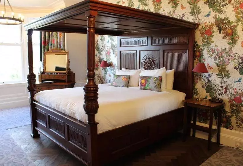 فندق Falls Of Lora