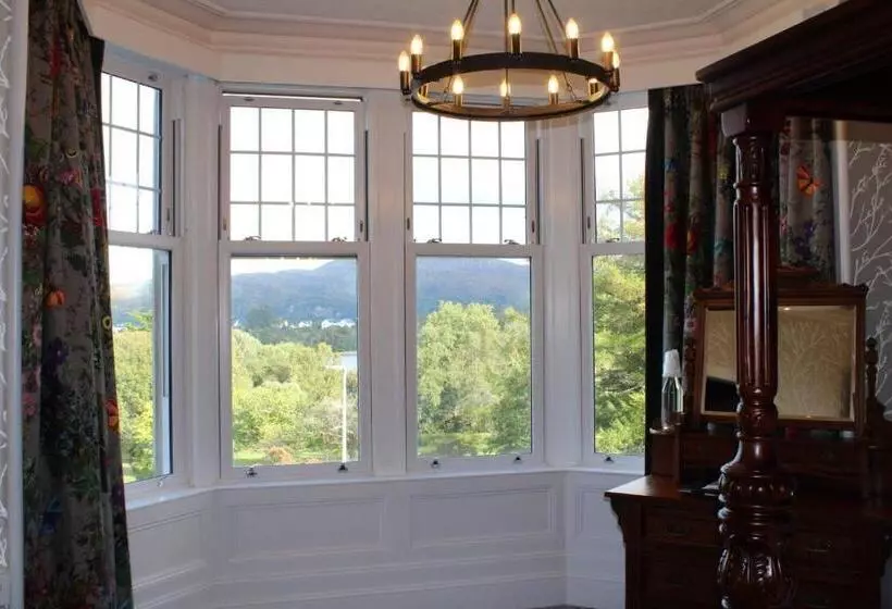 فندق Falls Of Lora