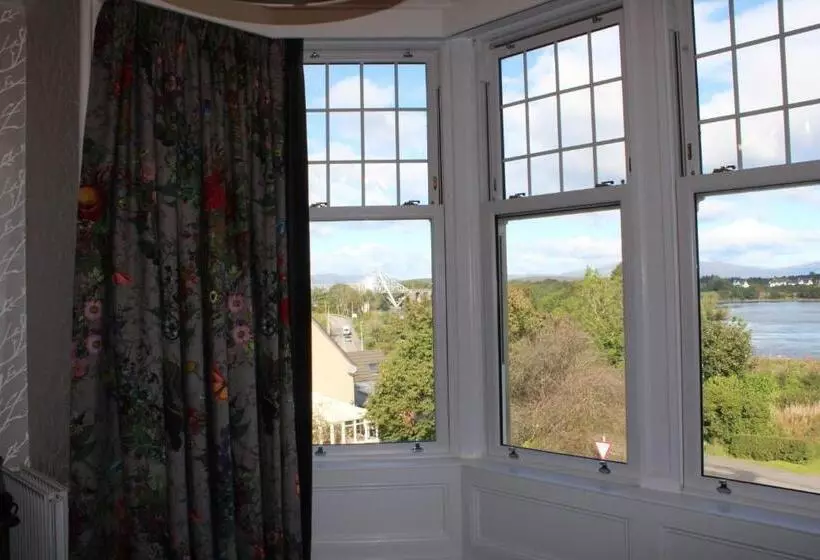 فندق Falls Of Lora