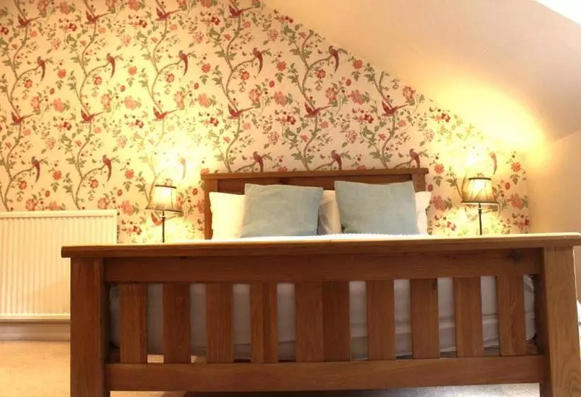 فندق Falls Of Lora