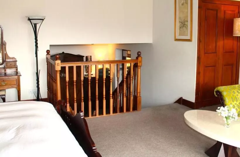 فندق Falls Of Lora