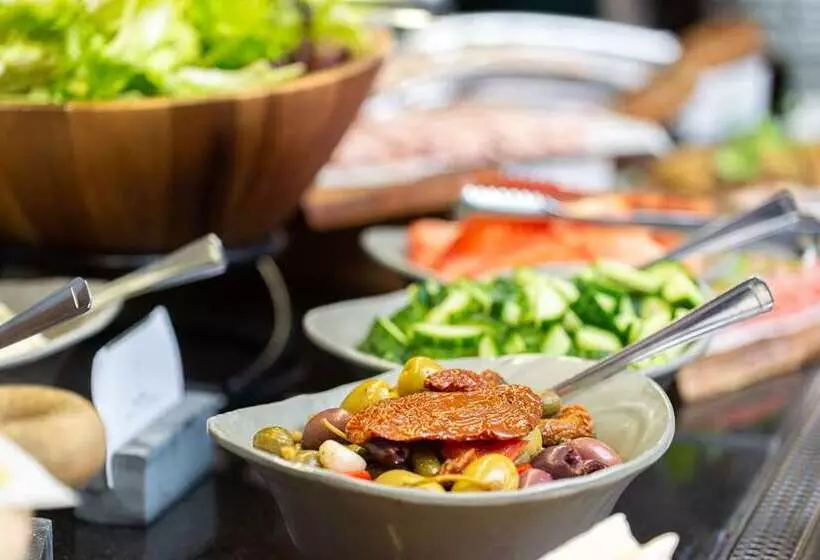 هتل Hilton London Kensington