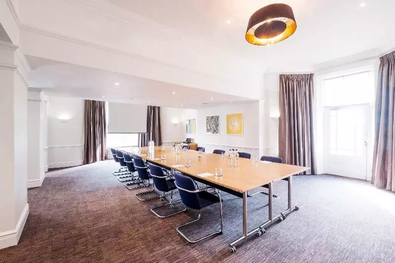 Отель Holiday Inn Farnborough, An Ihg