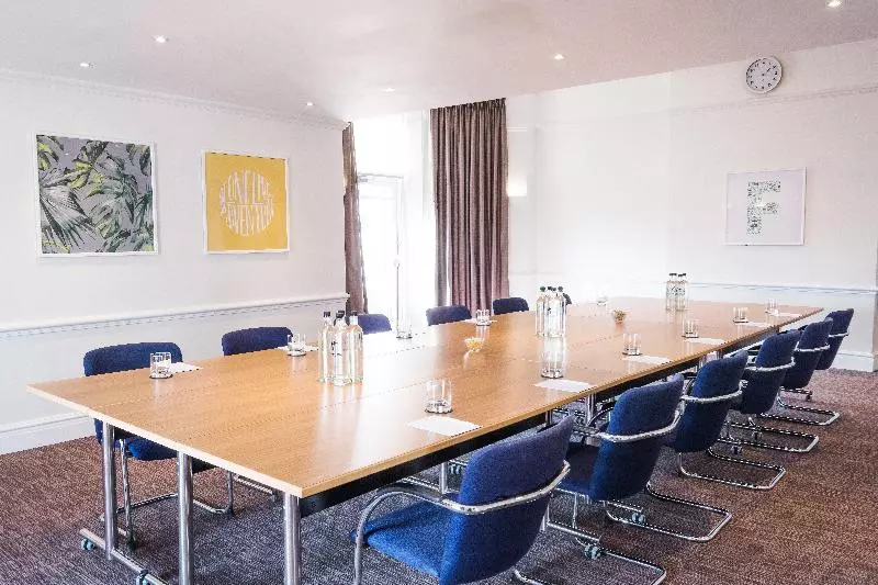 Отель Holiday Inn Farnborough, An Ihg