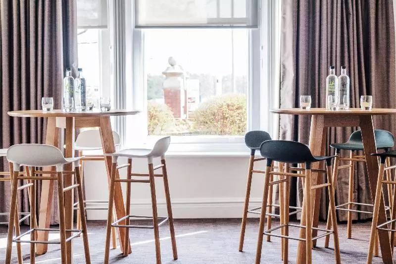 Отель Holiday Inn Farnborough, An Ihg