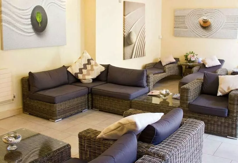 Metropole Hotel And Spa