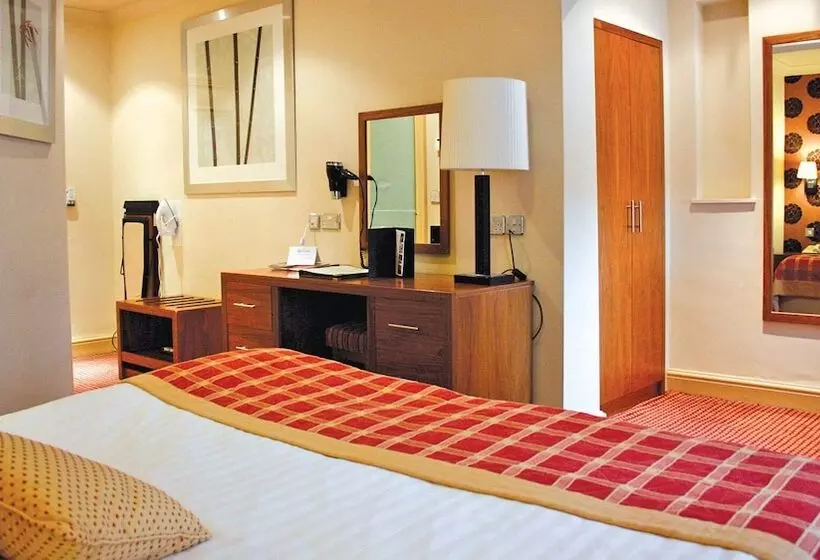 Metropole Hotel And Spa