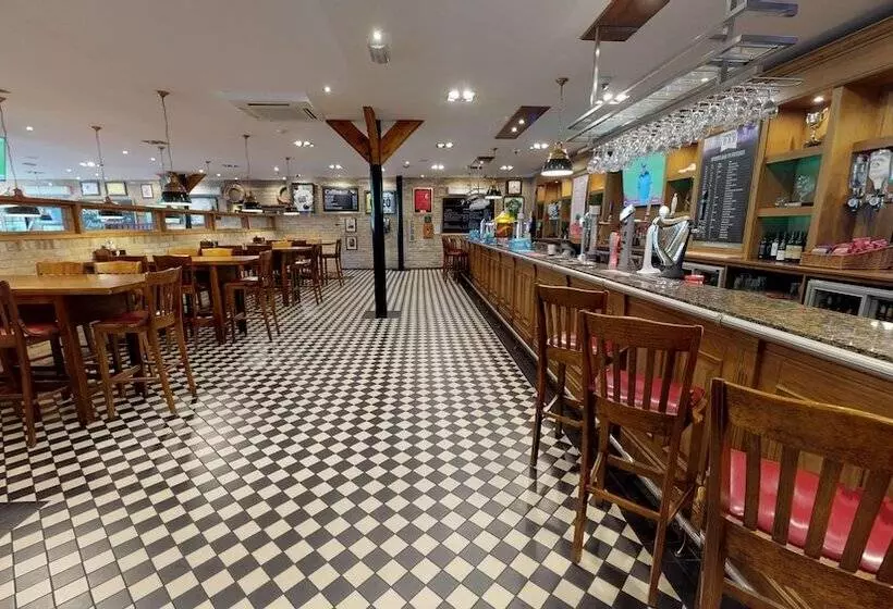 Old Thorns Hotel & Resort