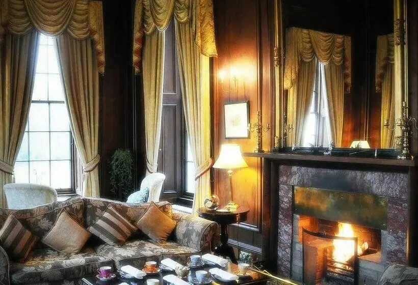 ホテル Raemoir House