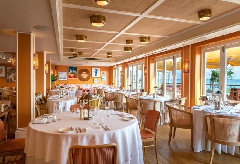 فندق Roslin Beach