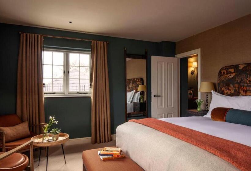 ホテル The Falcon