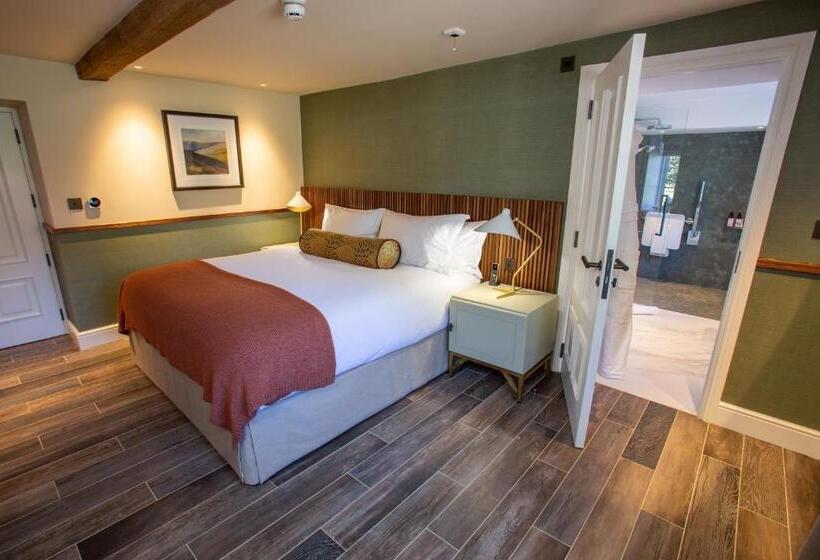 ホテル The Falcon