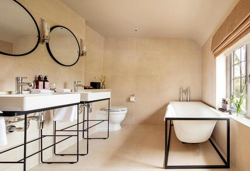 ホテル The Falcon