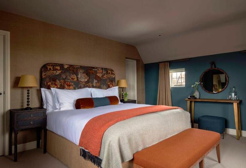 ホテル The Falcon