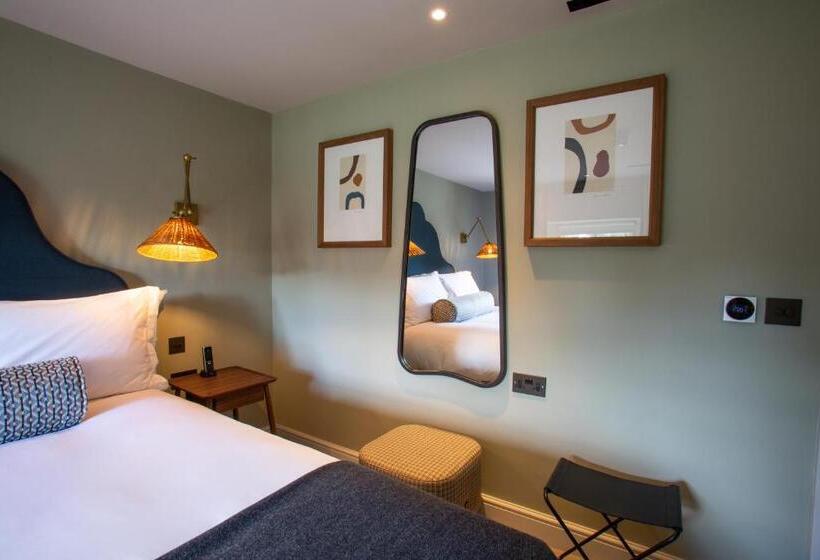 ホテル The Falcon