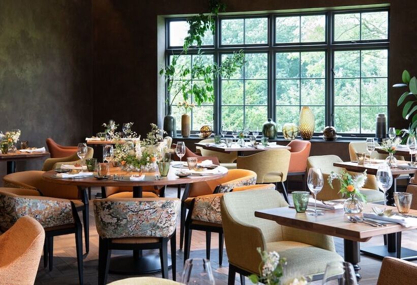 ホテル The Falcon