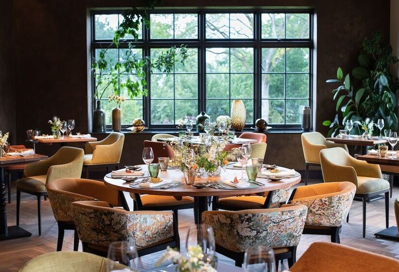 ホテル The Falcon